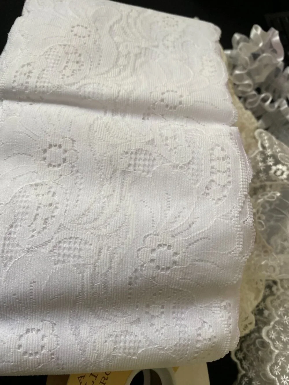 BEAUTIFUL BRIDAL/WEDDING LACE BOLTS LGE VARIETY GOOD FOR CRAFTS, CORSAGES, ETC